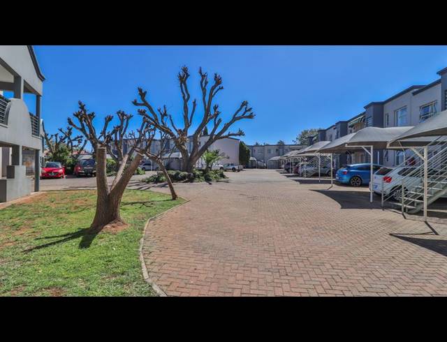 2 BEDROOM APARTMENT FOR SALE IN MALVERN EAST EXT